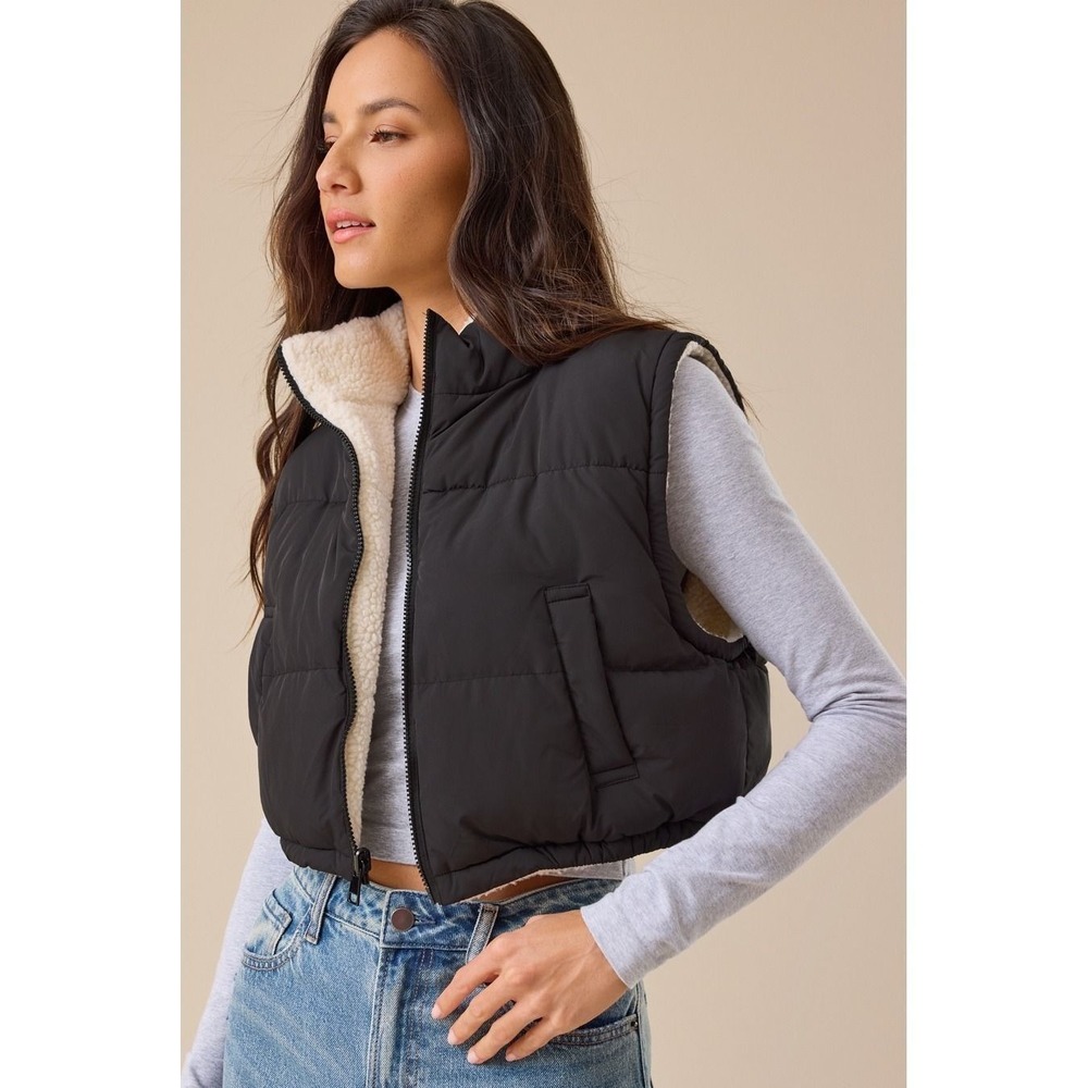 Altar'd State Reversible Cropped Puffer Vest Quilted Sherpa Lined Size Large